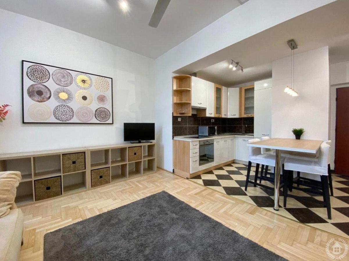 Downtown Gozsdu Vibe Apartment II Budapeste Exterior foto
